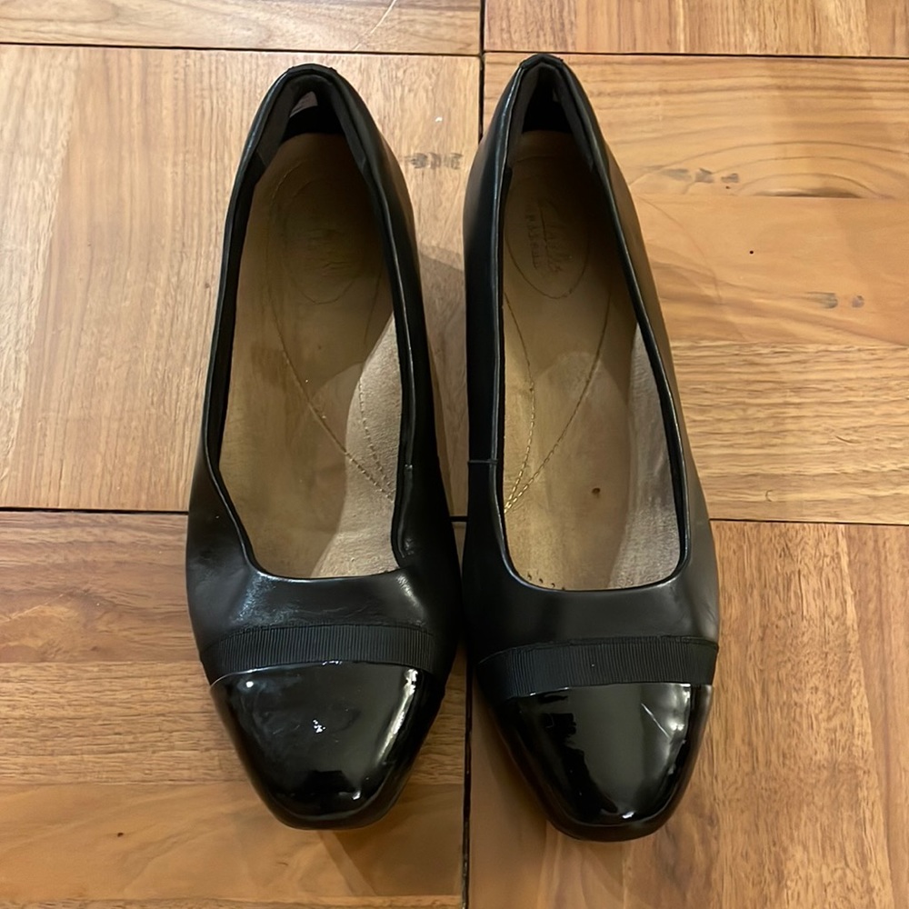 Clark’s Juliet Monte Black Leather/ Patent Leather Cap Toe Low